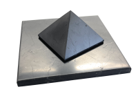 Schungit Deko - 5cm polierte Pyramide + 10x10cm polierte Platte