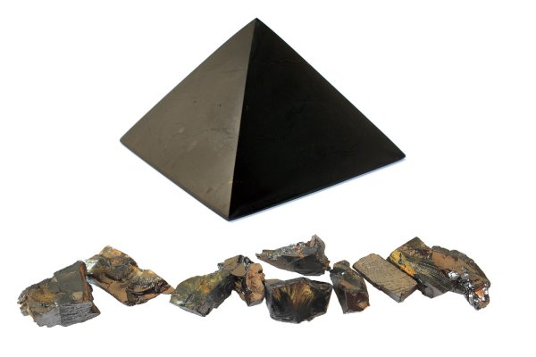 Pyramide Poliert